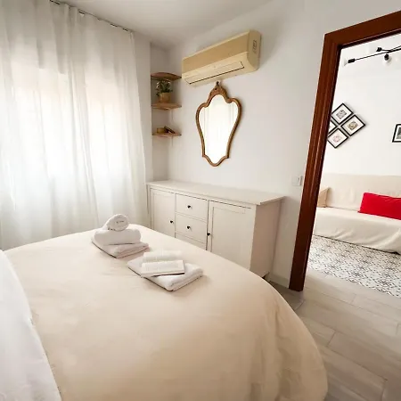 Beautiful Flat Perfectly Located By And Apartment *