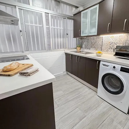Beautiful Flat Perfectly Located By And * Malaga